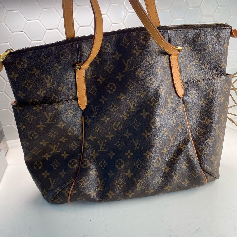- Authentic Louis Vuitton totally GM - Picture 4 of 12
